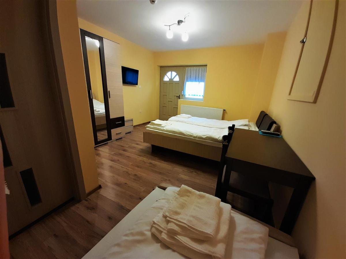 Bed and Breakfast Barsony Vendeglo Es Panzio Szecseny Экстерьер фото