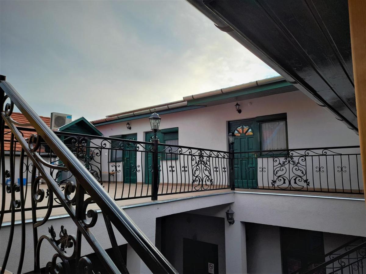 Bed and Breakfast Barsony Vendeglo Es Panzio Szecseny Экстерьер фото